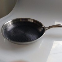 Tri-ply stainless steel frypan